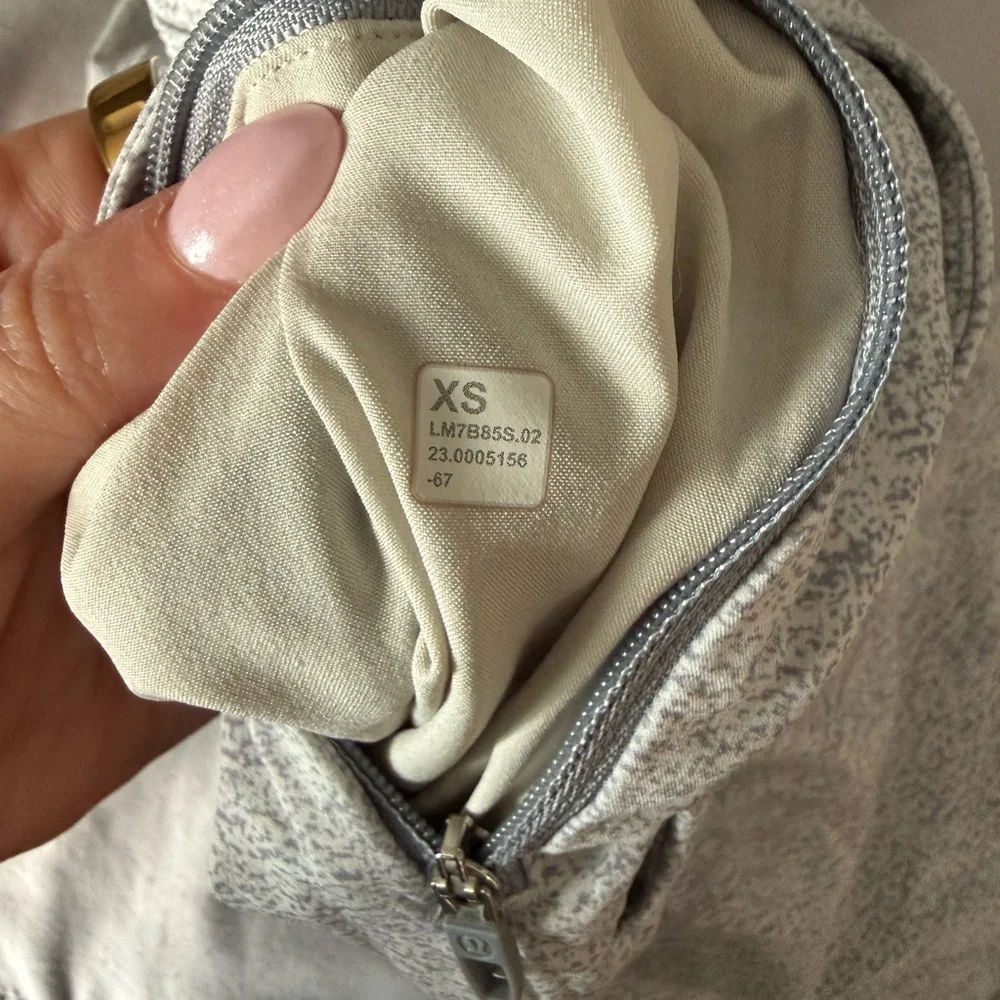 Men’s lululemon shorts - Picture 3 of 4